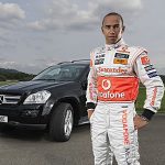 Lewis Hamilton bersama Mercedes GL420 diesel.