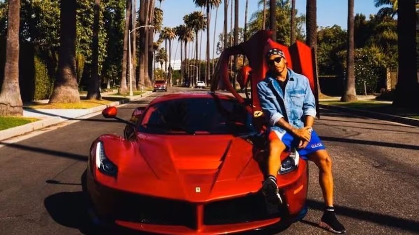 Lewis Hamiltaon dan Ferrari LaFerrari.