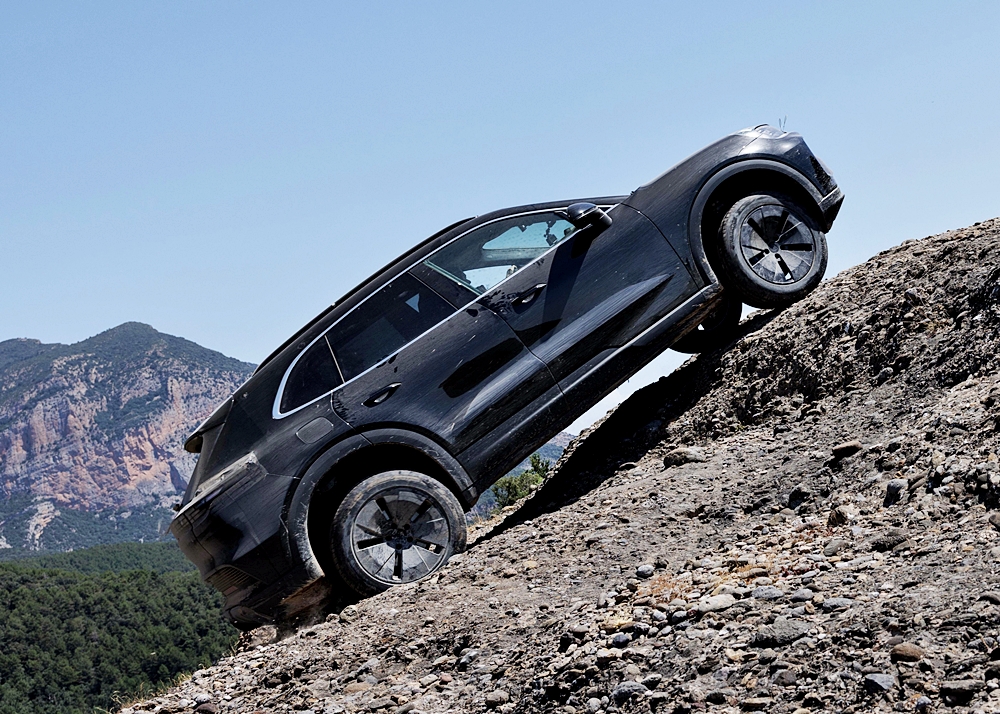 Porsche Cayenne EV lancar hujung 2025