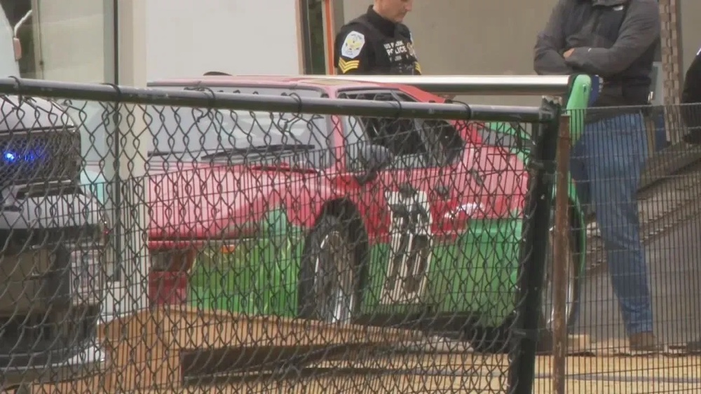 Kemalangan BMW M1 karya Andy Warhol di National Mall, AS