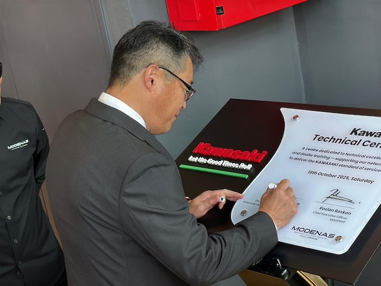 Modenas rasmi Pusat Teknikal Kawasaki (KTC) di Glenmarie
