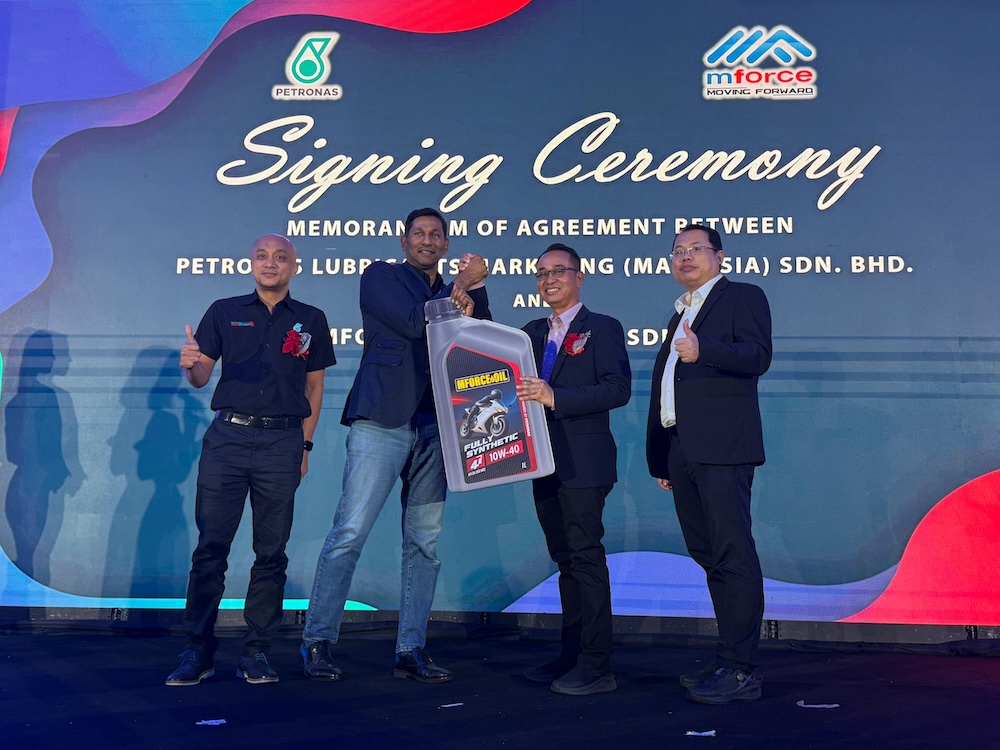 MForce Bike Holding lancar minyak enjin motosikal MFORCE OIL