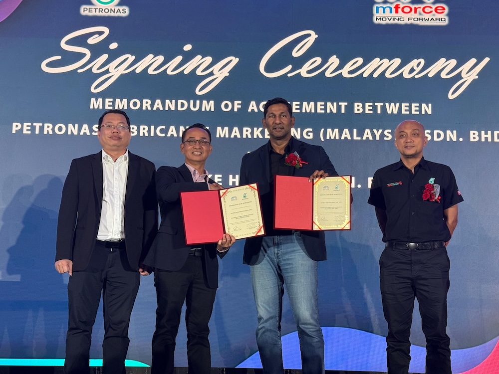 MForce Bike Holding lancar minyak enjin motosikal MFORCE OIL