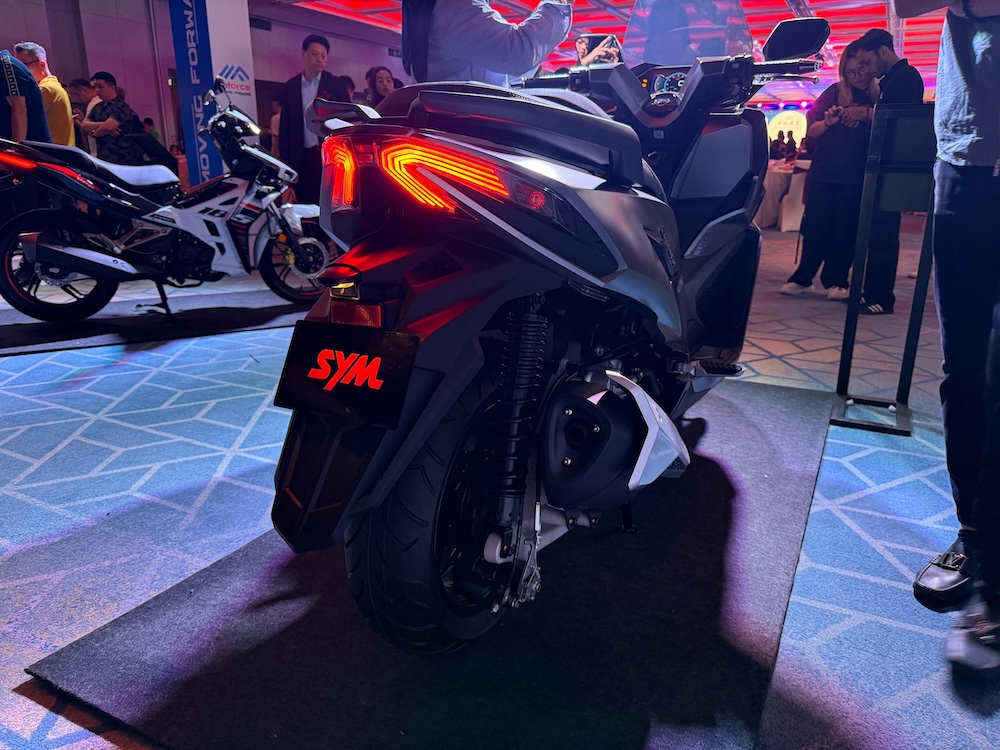 Skuter maksi premium SYM Cruisym 400i lancar di Malaysia