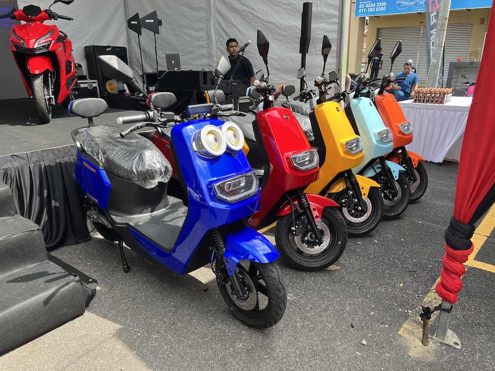 Johan Raja Lawak buka kedai motosikal EV dengan sokongan GGR Motor