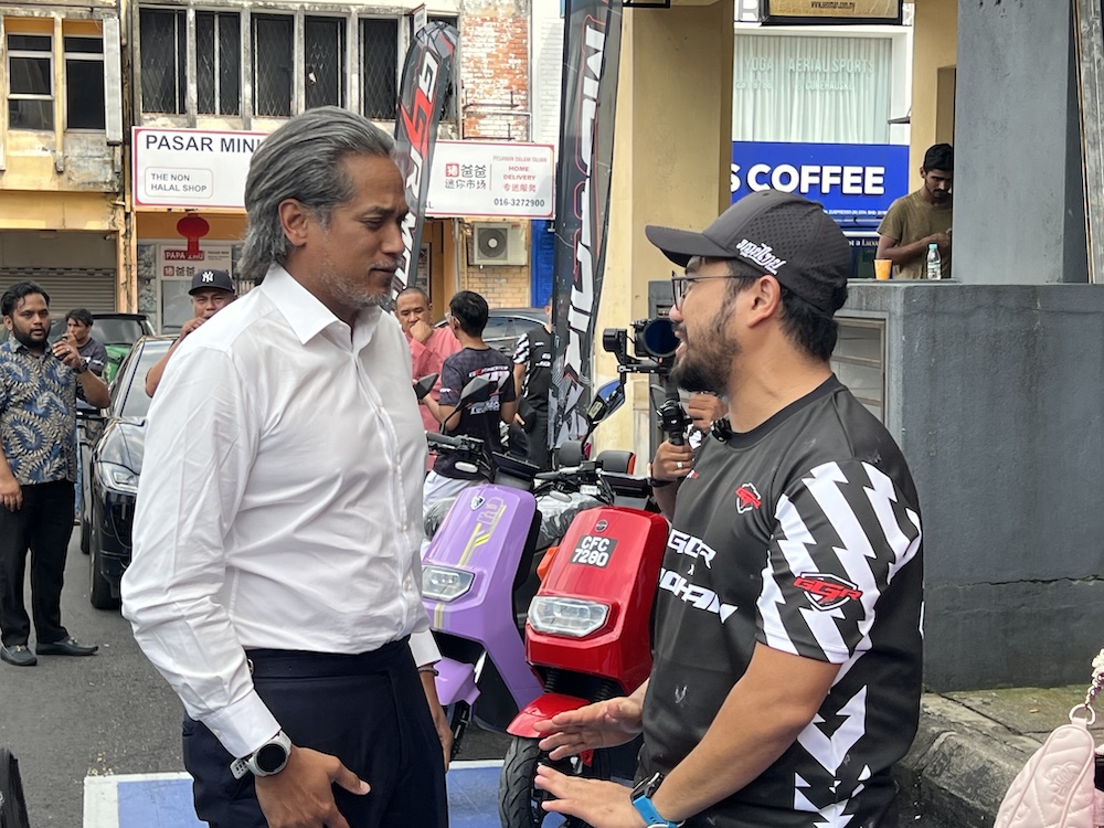 Johan Raja Lawak buka kedai motosikal EV dengan sokongan GGR Motor