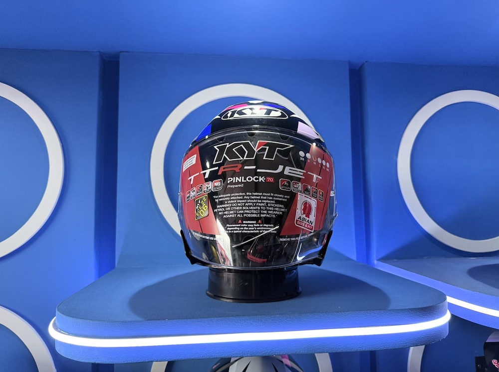 Helmet edisi khas KYT x Red Bull - KYT TTR-Jet