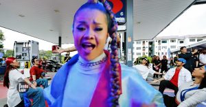 Mimifly menyanyikan lagu Petron - 'Pasti OK'