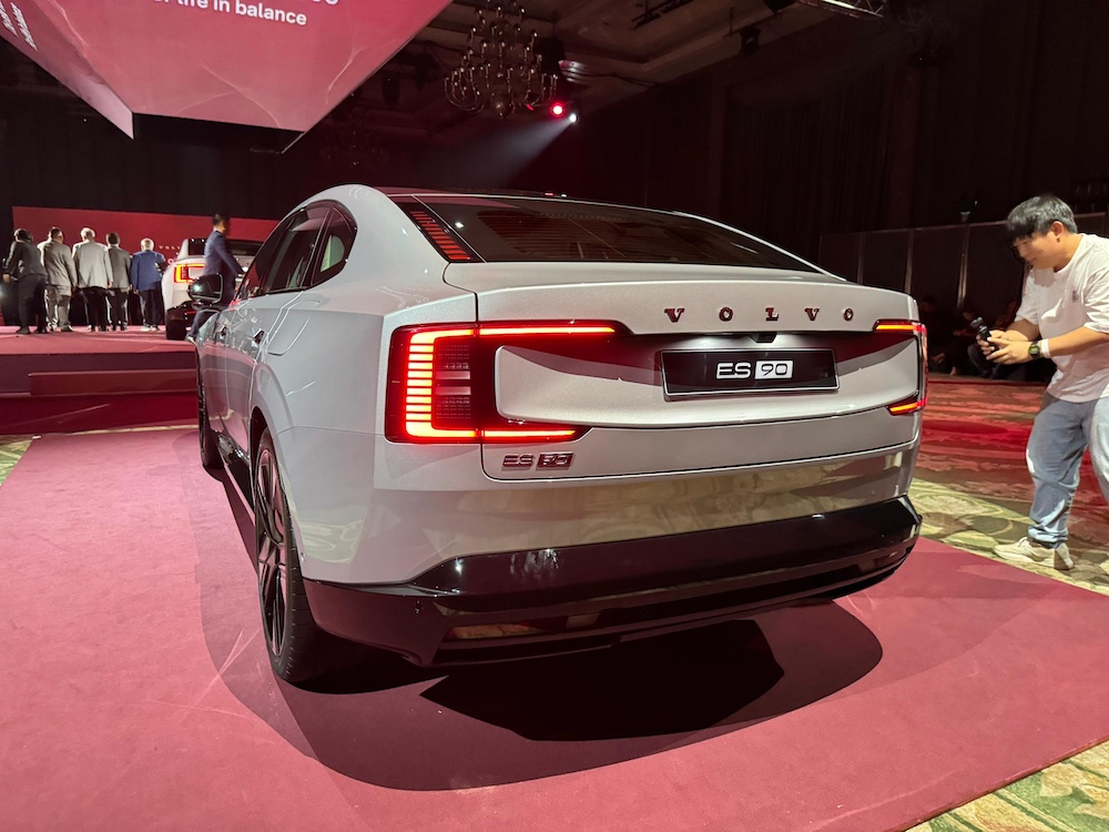 Sedan elektrik, Volvo ES90 2026 lancar di Thailand