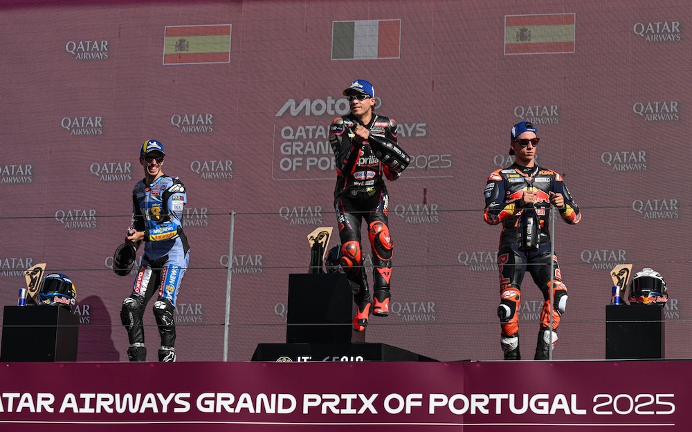 Pelumba Aprilia, Marco Bezzecchi juaga GP Portugal 2025