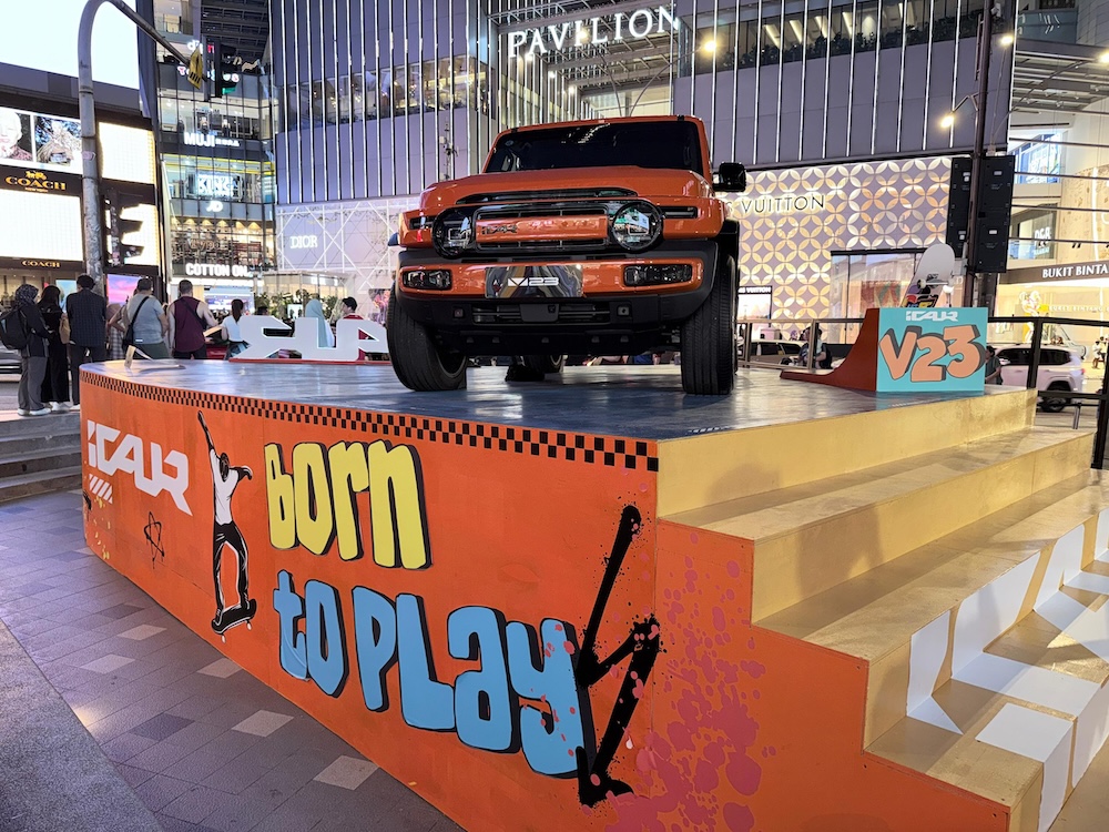 iCAUR V23 (RHD) tayang di Malaysia