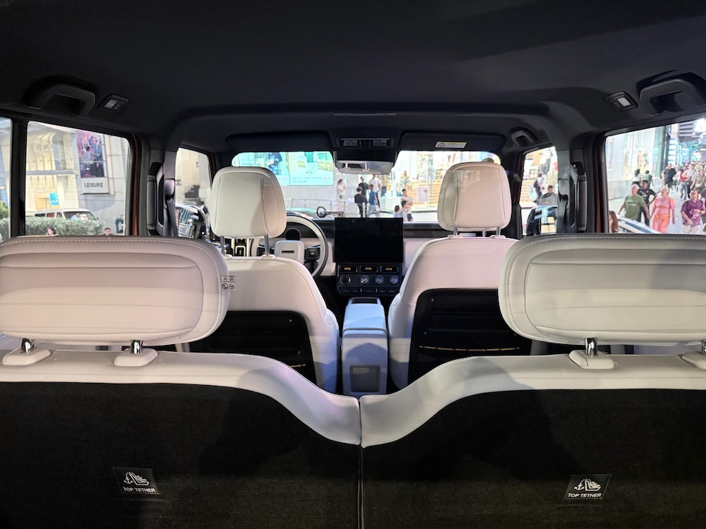 iCAUR V23 (RHD) tayang di Malaysia