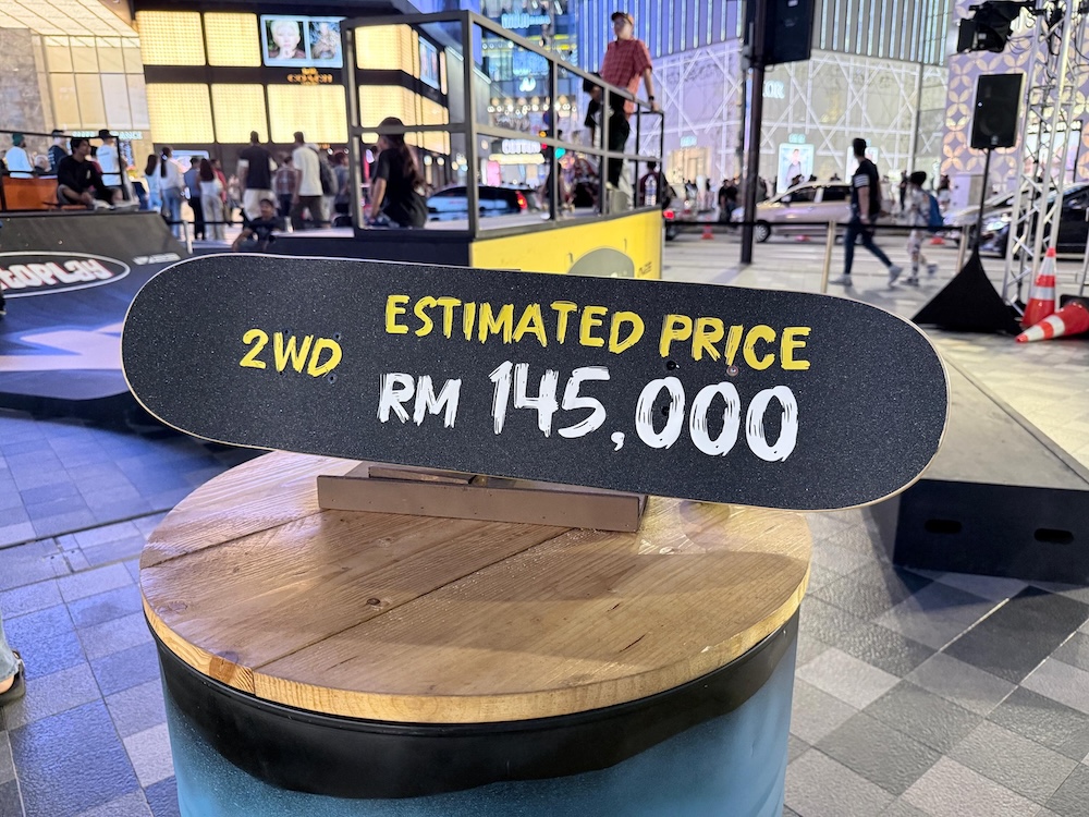 iCAUR V23 (RHD) tayang di Malaysia