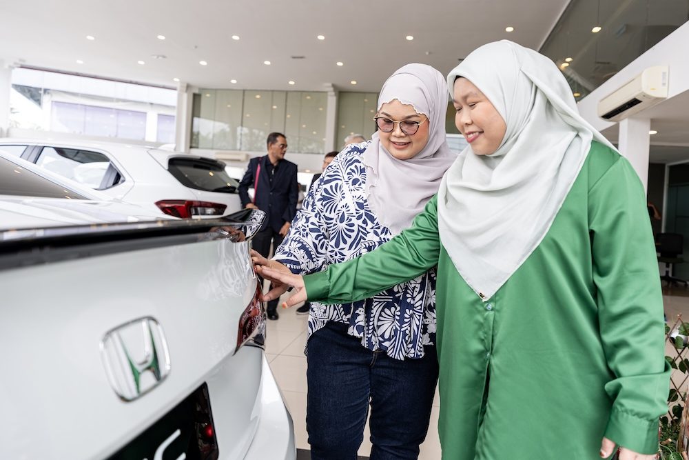 Pemenang Honda Civic 1.5L RS | Zulkeffli Abdul Rahman (diwakili dua anak)