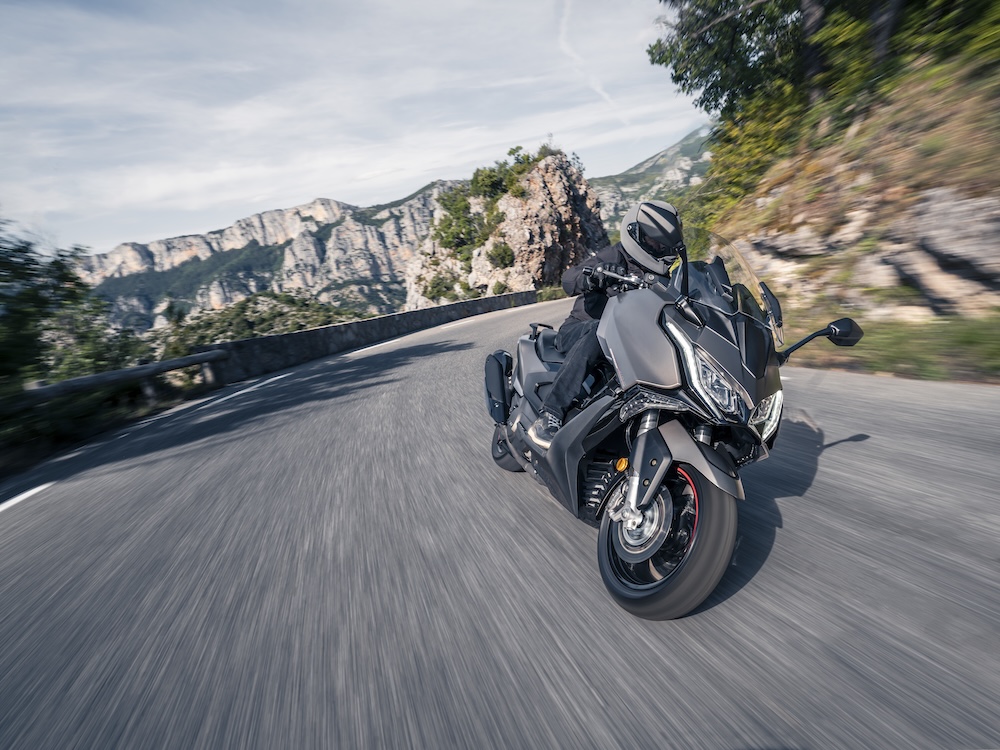 Kymco AK550 Premium kini CKD sepenuhnya