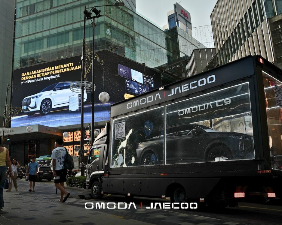 OMODA’s C9 Matte Black Christmas Trailer Activation