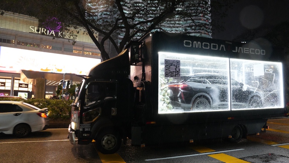 OMODA’s C9 Matte Black Christmas Trailer Activation