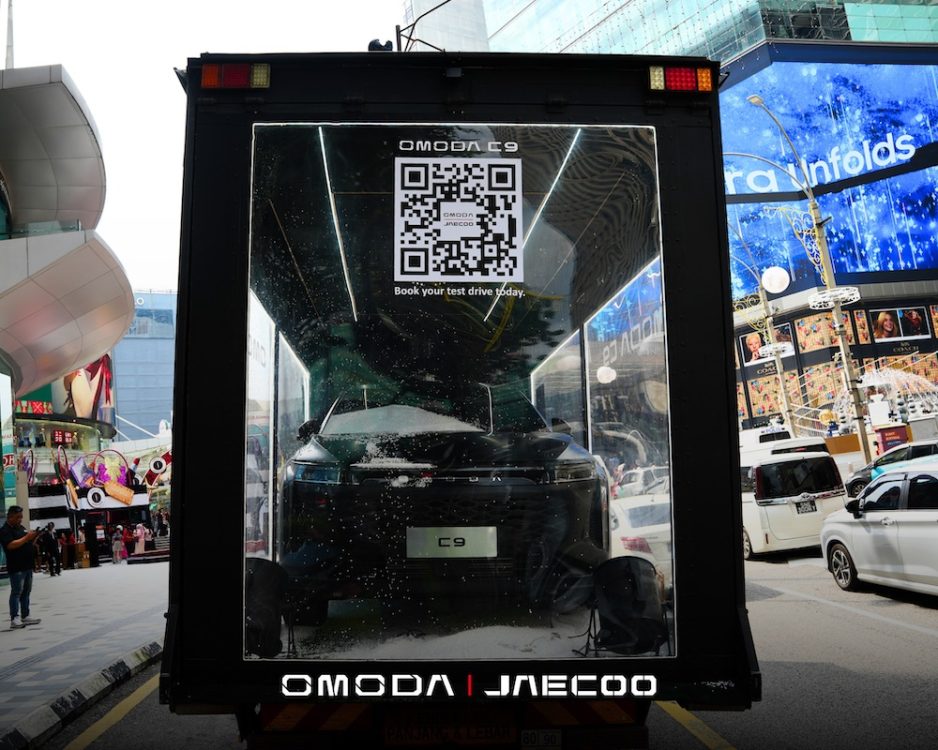 OMODA’s C9 Matte Black Christmas Trailer Activation