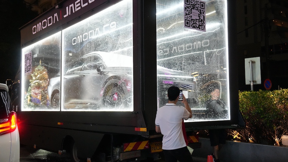 OMODA’s C9 Matte Black Christmas Trailer Activation