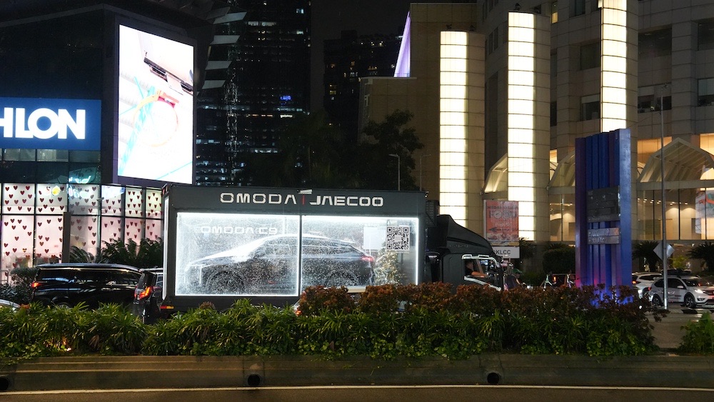 OMODA’s C9 Matte Black Christmas Trailer Activation