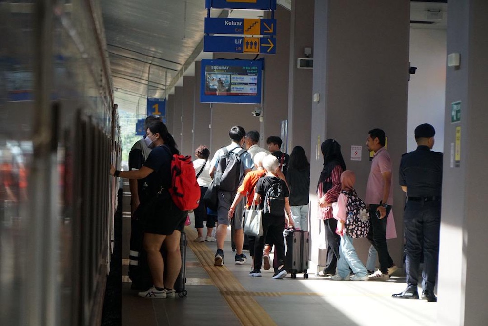 KTMB rasmi melepaskan tren terakhir perkhidmatan Ekspres Selatan pada 31 Disember 2025 di Stesen Keretapi JB Sentral.