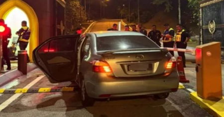 Pemandu Mabuk Rempuh Palang Keselamatan Pintu 2 Istana Negara