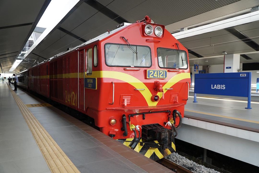 KTMB rasmi melepaskan tren terakhir perkhidmatan Ekspres Selatan pada 31 Disember 2025 di Stesen Keretapi JB Sentral.