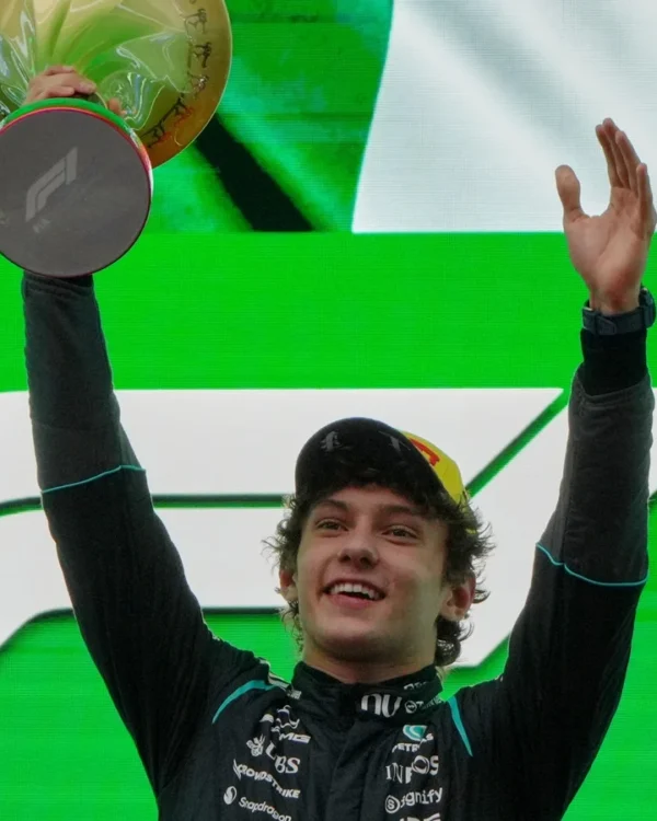 Kimi Antonelli Juara F1 GP China 2026