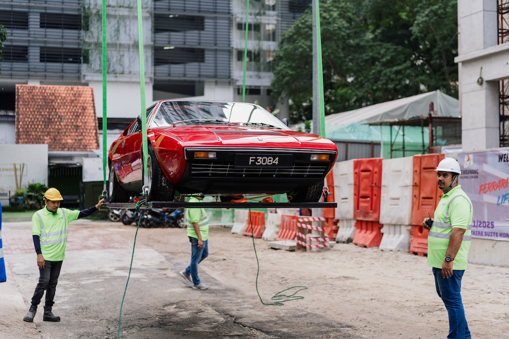 Rembawang cipta rekod Malaysia Ferrari Dino 308 GT4 atas tingkat 29