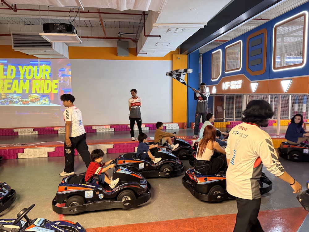 Build Your Dream Ride LEGO Autoshop Experience