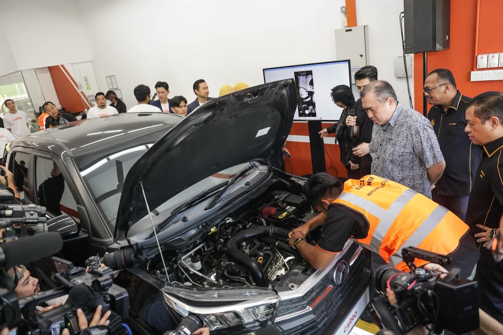 Kementerian Pengangkutan rasmi membukan lapan cawangan Perkhidmatan Pemeriksaan Kenderaan Motor (PPKM) sebagai alternatif kepada Puspakom