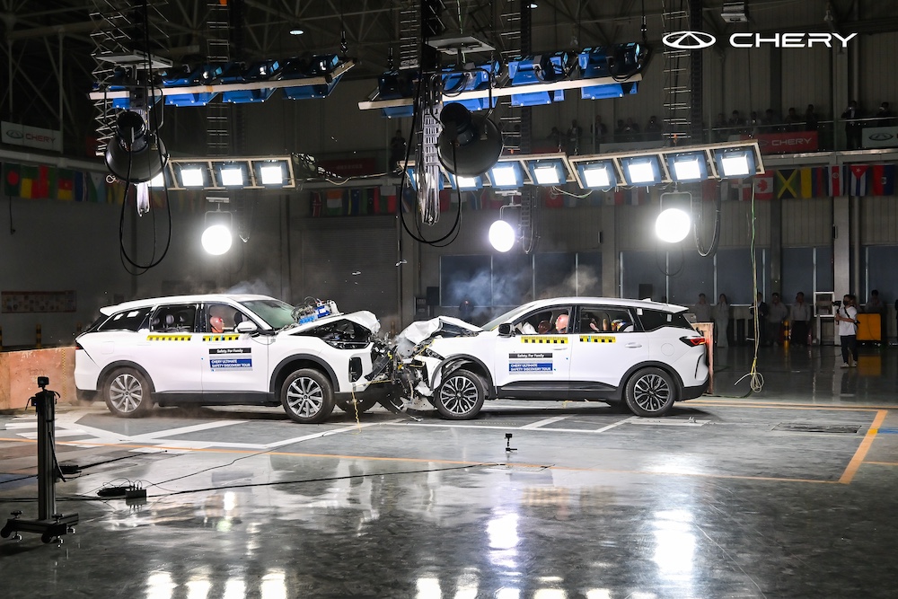 Demonstrasi ujian perlanggaran Chery Tiggo 9 dan Chery Tiggo 7 Pro di Wuhu, China.