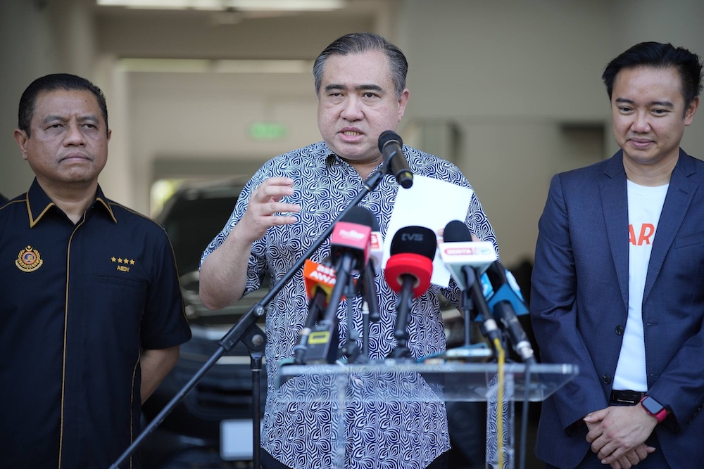 Kementerian Pengangkutan rasmi membukan lapan cawangan Perkhidmatan Pemeriksaan Kenderaan Motor (PPKM) sebagai alternatif kepada Puspakom
