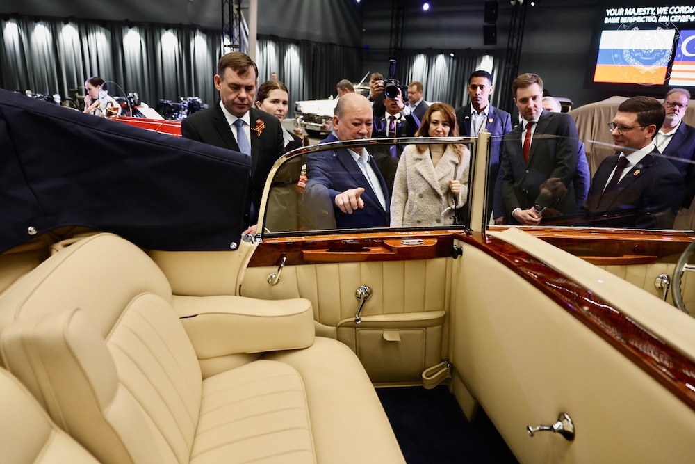 YDPA Sultan Iskandar dapat hadiah Aurus Senat dari Rusia