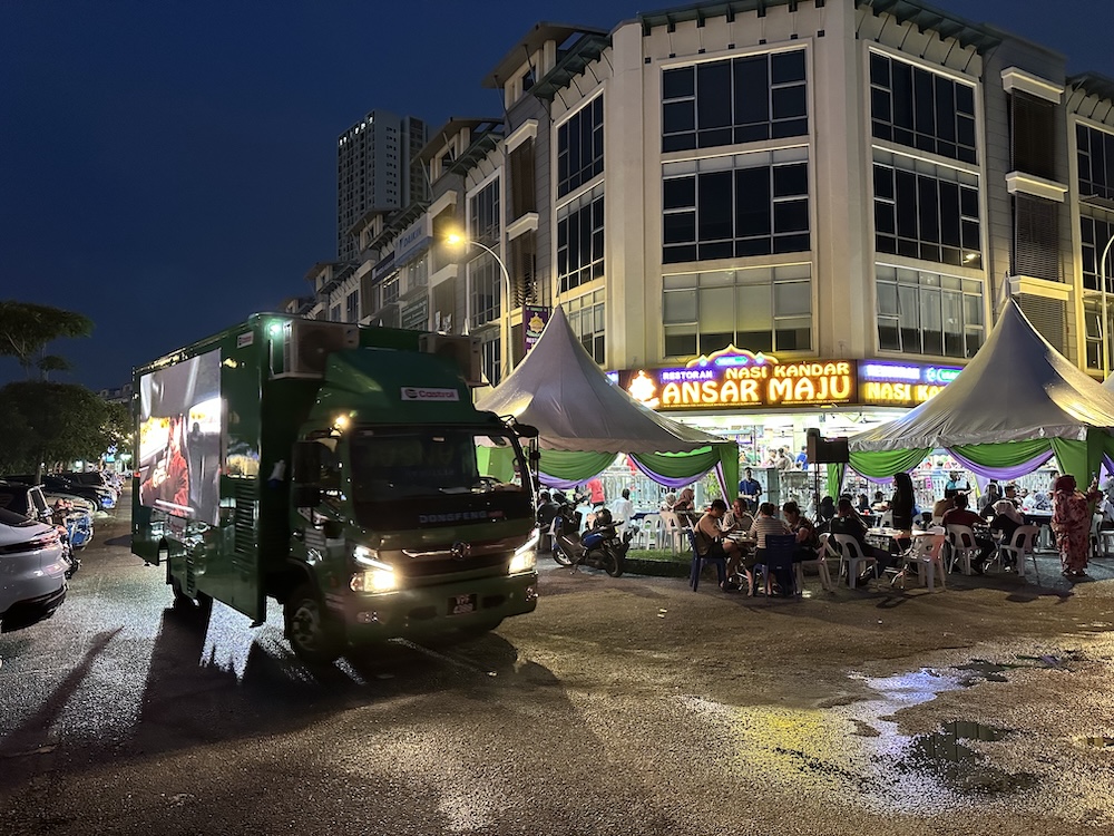 Castrol Edge Roving Truck 2026