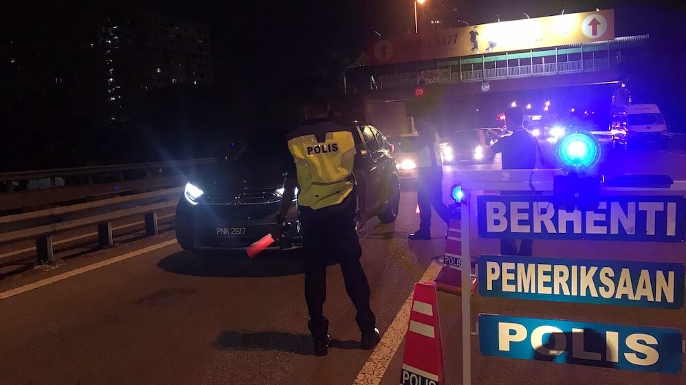 Lampu biru di roadblock
