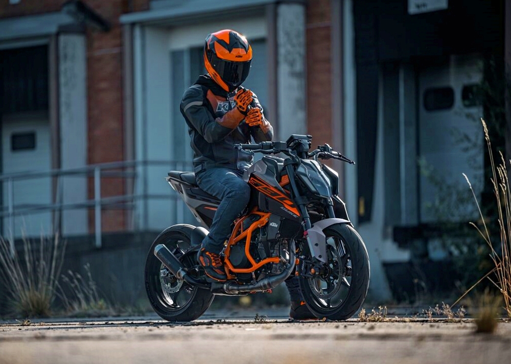 MATRYX 3PW24000740X; TENSION V2 JACKET 3PW24000770X; RIDING JEANS V2 3PW22000100X, RADICAL X V3 3PW24000790X; FASTER 3 KNITTED 3PW23000110X