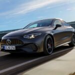 Der neue elektrische Mercedes-AMG CLA 45 4MATIC+. Exterieur Farbe: MANUFAKTUR graphit grau magno Interieur Polster: ARTICO/Microcut schwarz / racegelb Energieverbrauch kombiniert: 18,7‒16,5 kWh/100 km | CO₂-Emissionen kombiniert: 0 g/km | CO₂-Klasse: A Die Angaben sind vorläufig. Es liegen bislang weder bestätigte Werte von einer amtlich anerkannten Prüforganisation noch eine EG-Typgenehmigung noch eine Konformitätsbescheinigung mit amtlichen Werten vor. Abweichungen zwischen den Angaben und den amtlichen Werten sind möglich. The new Mercedes-AMG CLA 45 4MATIC+ electric. Exterior color: MANUFAKTUR graphite grey magno Interior color: ARTICO Microcut black / race yellow Energy consumption combined: 18.7–16.5 kWh/100 km | Combined CO₂ emissions: 0 g/km | CO₂ class: A The figures are provisional. To date, there are no confirmed figures from an officially recognised testing organisation, nor is there an EC type-approval or a certificate of conformity containing official figures. There may be discrepancies between the figures provided and the official figures.