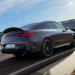 Der neue elektrische Mercedes-AMG CLA 45 4MATIC+. Exterieur Farbe: MANUFAKTUR graphit grau magno Interieur Polster: ARTICO/Microcut schwarz / racegelb Energieverbrauch kombiniert: 18,7‒16,5 kWh/100 km | CO₂-Emissionen kombiniert: 0 g/km | CO₂-Klasse: A Die Angaben sind vorläufig. Es liegen bislang weder bestätigte Werte von einer amtlich anerkannten Prüforganisation noch eine EG-Typgenehmigung noch eine Konformitätsbescheinigung mit amtlichen Werten vor. Abweichungen zwischen den Angaben und den amtlichen Werten sind möglich. The new Mercedes-AMG CLA 45 4MATIC+ electric. Exterior color: MANUFAKTUR graphite grey magno Interior color: ARTICO Microcut black / race yellow Energy consumption combined: 18.7–16.5 kWh/100 km | Combined CO₂ emissions: 0 g/km | CO₂ class: A The figures are provisional. To date, there are no confirmed figures from an officially recognised testing organisation, nor is there an EC type-approval or a certificate of conformity containing official figures. There may be discrepancies between the figures provided and the official figures.
