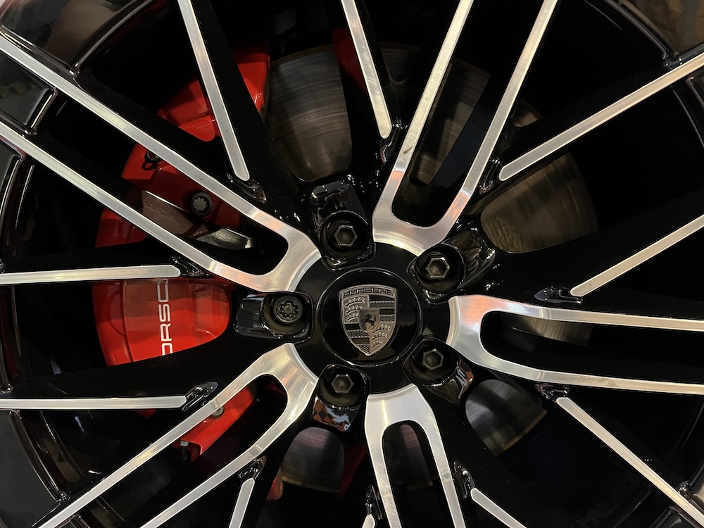 Porsche Cayenne Turbo Electric previu di Malaysia