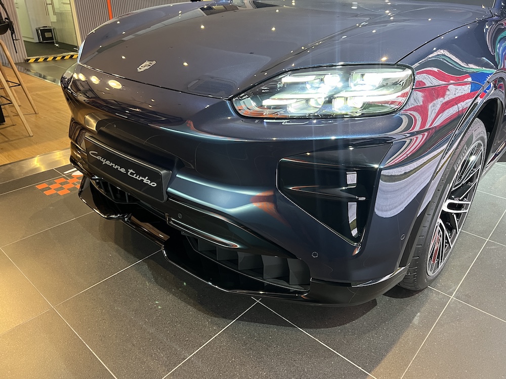 Porsche Cayenne Turbo Electric previu di Malaysia