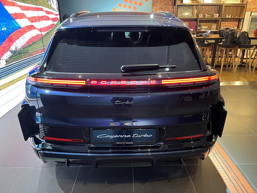 Porsche Cayenne Turbo Electric previu di Malaysia
