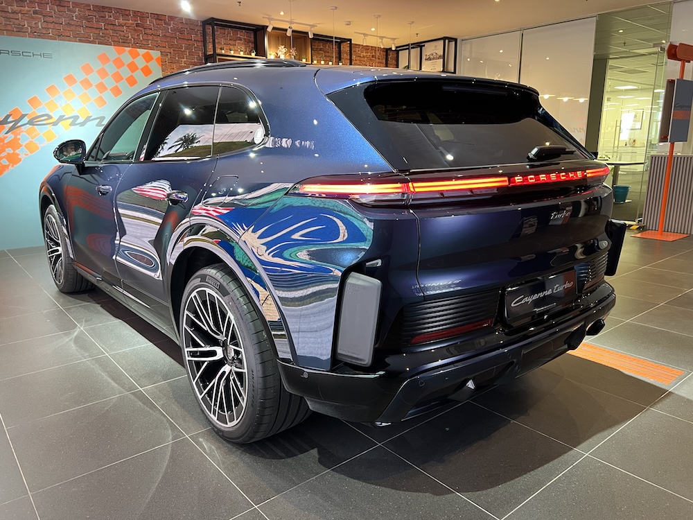 Porsche Cayenne Turbo Electric previu di Malaysia