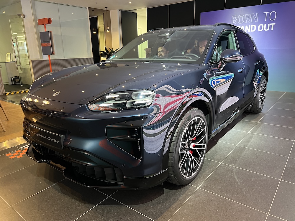 Porsche Cayenne Turbo Electric previu di Malaysia